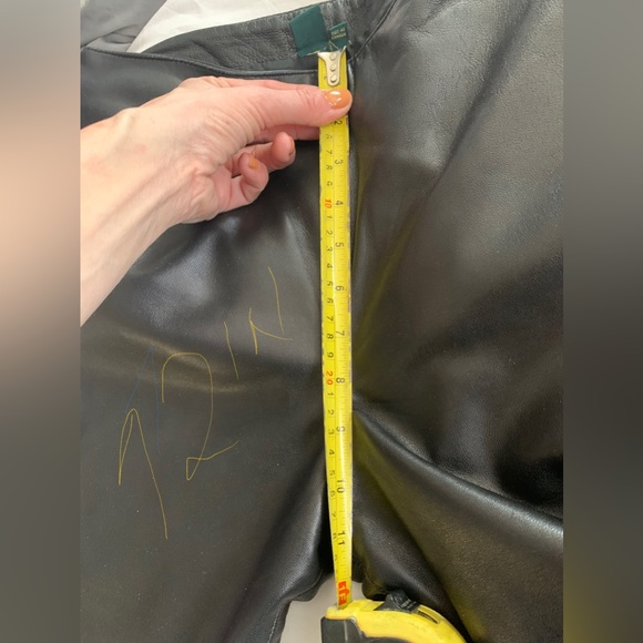 Danier 💯 % leather pants : like new, high waist size 8 - Picture 4 of 4